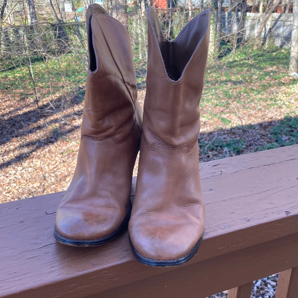 Franc Fortuni tan heeled boots western style